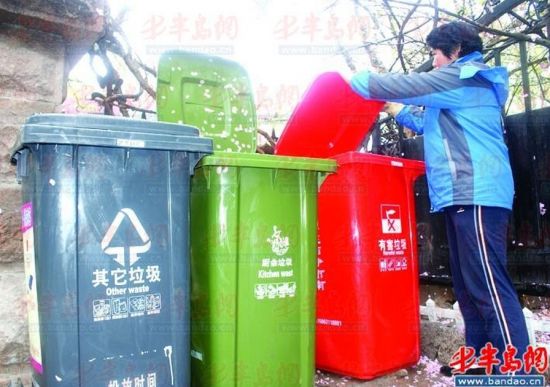 青岛市民人均扔垃圾两斤。