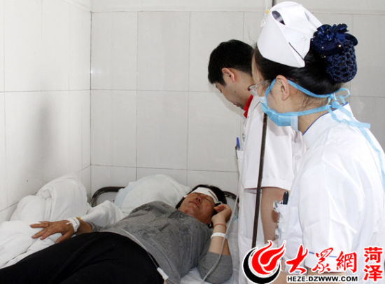 受伤村民正在成武县人民医院接受治疗(照片由成武县人民医院提供)