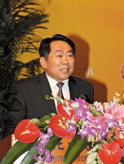 2011年10月12日，丛书《中国油气田开发志》首发式上，时任四川省人大常委会副主任郭永祥在讲话。今年6月，他被中纪委带走调查。