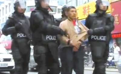 朱世芳被押回五莲县。视频截图