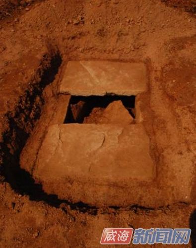 被发现的古代石棺墓