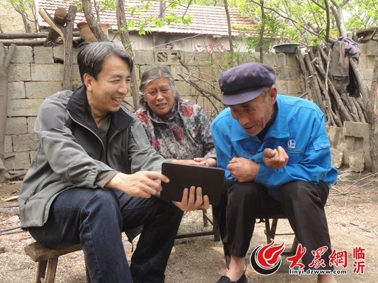 　　4月20日，家里没有有线电视的刘宗安夫妇，用游客的电脑观看自己在《舌尖中国2》里的表现。