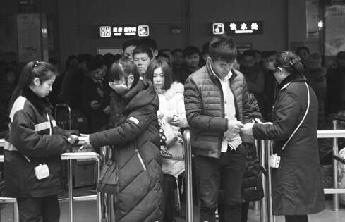 临沂铁路迎来返程高峰 客流集中在北京济南方